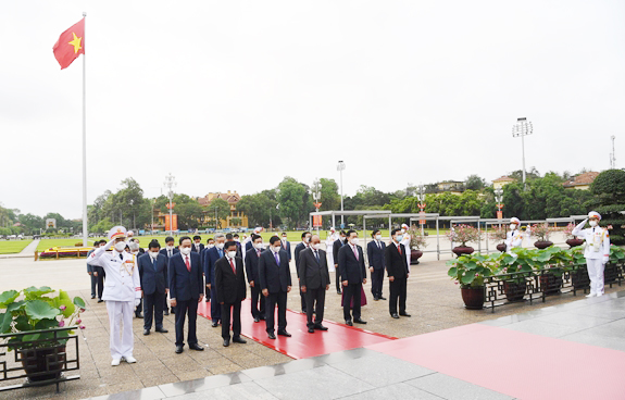 Lãnh đạo Đảng, Nhà nước, Quân ủy Trung ương, Bộ Quốc phòng vào Lăng viếng Chủ tịch Hồ Chí Minh